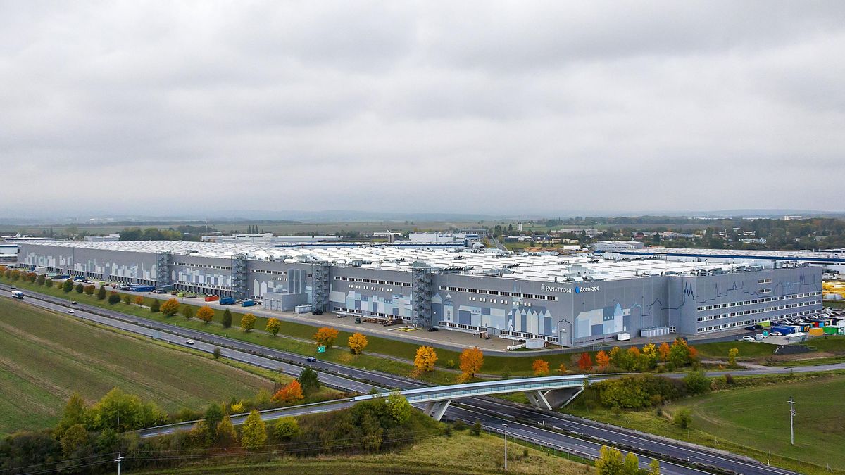 Největší nástěnná malba v Česku je nově v průmyslovém parku u Chebu